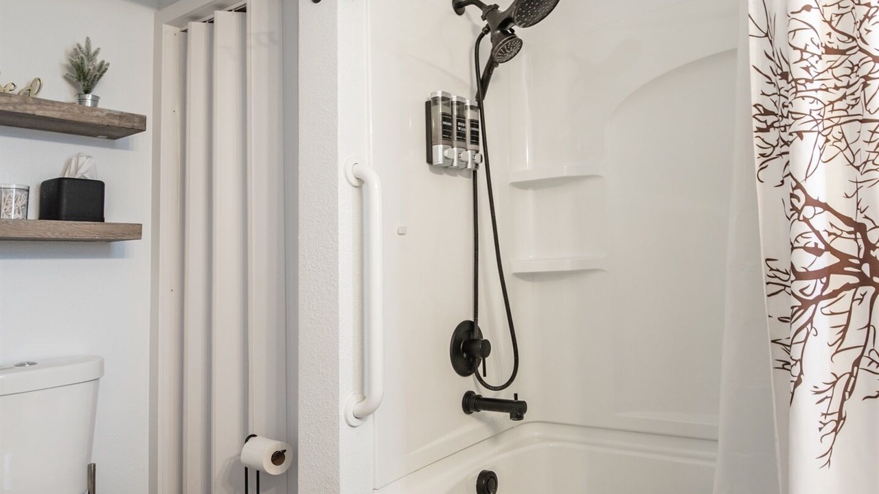 Photo of Others in Hauser