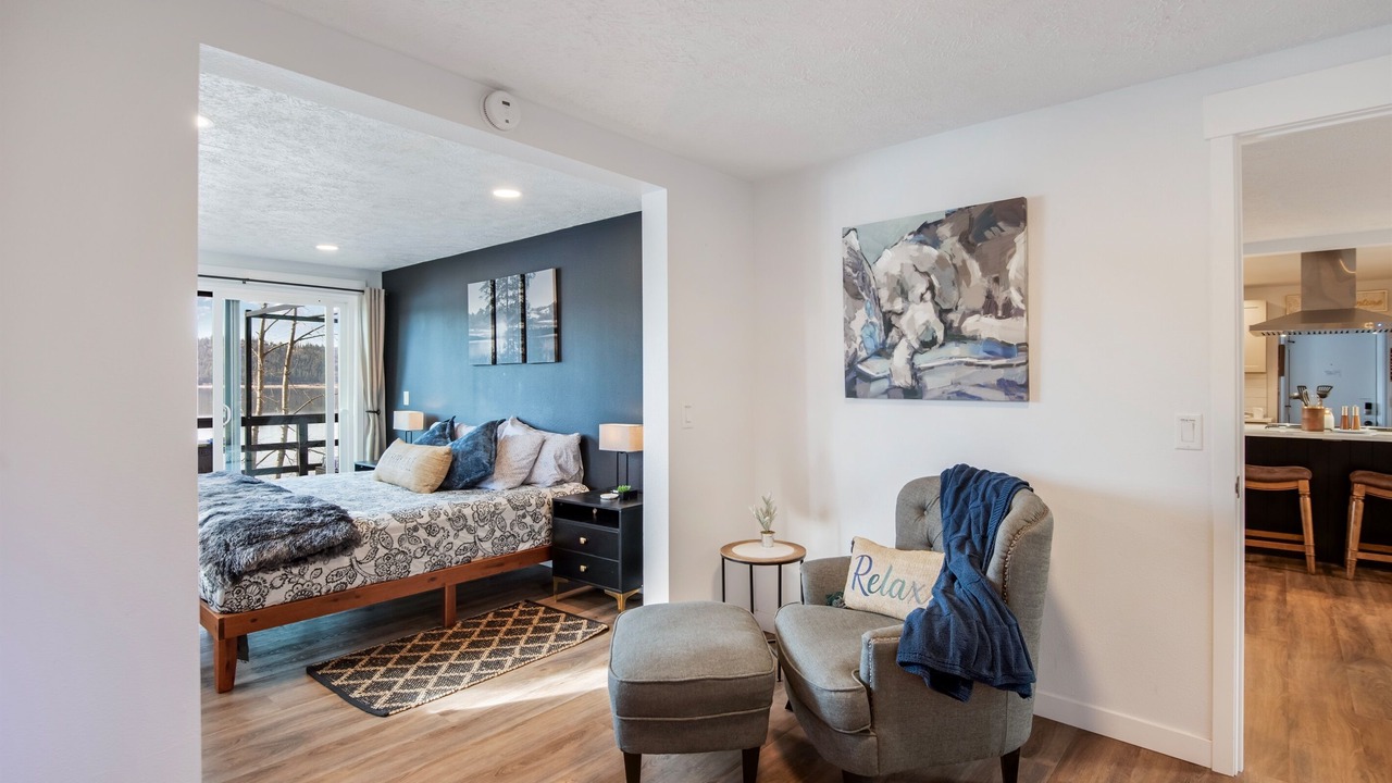 Photo of Others in Hauser