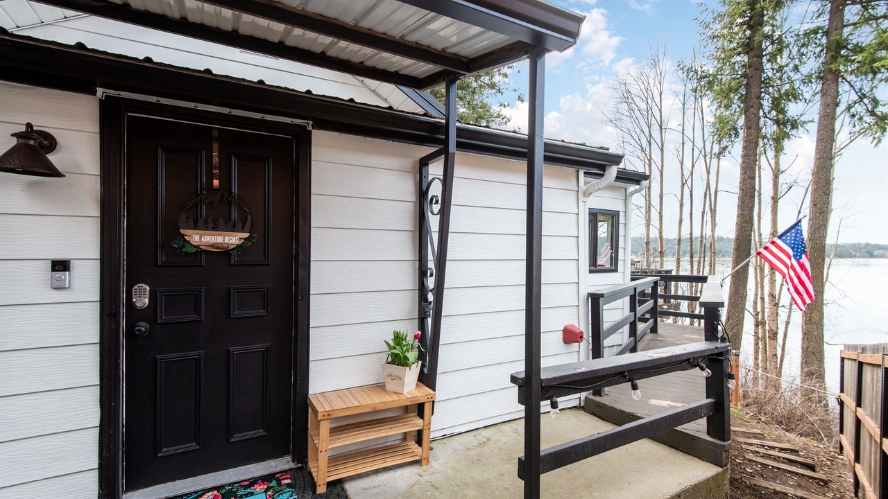 Photo of Others in Hauser