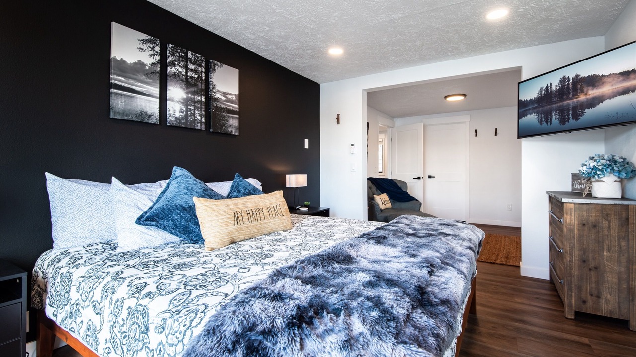 Photo of Others in Hauser