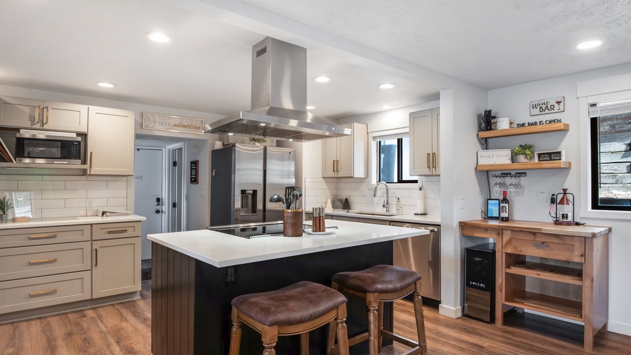 Photo of Others in Hauser