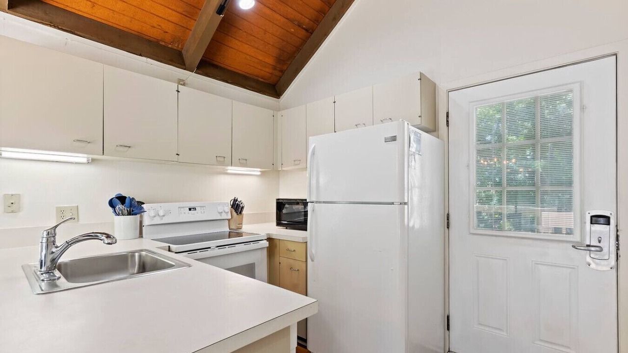 Photo of Kitchen in Night Heron