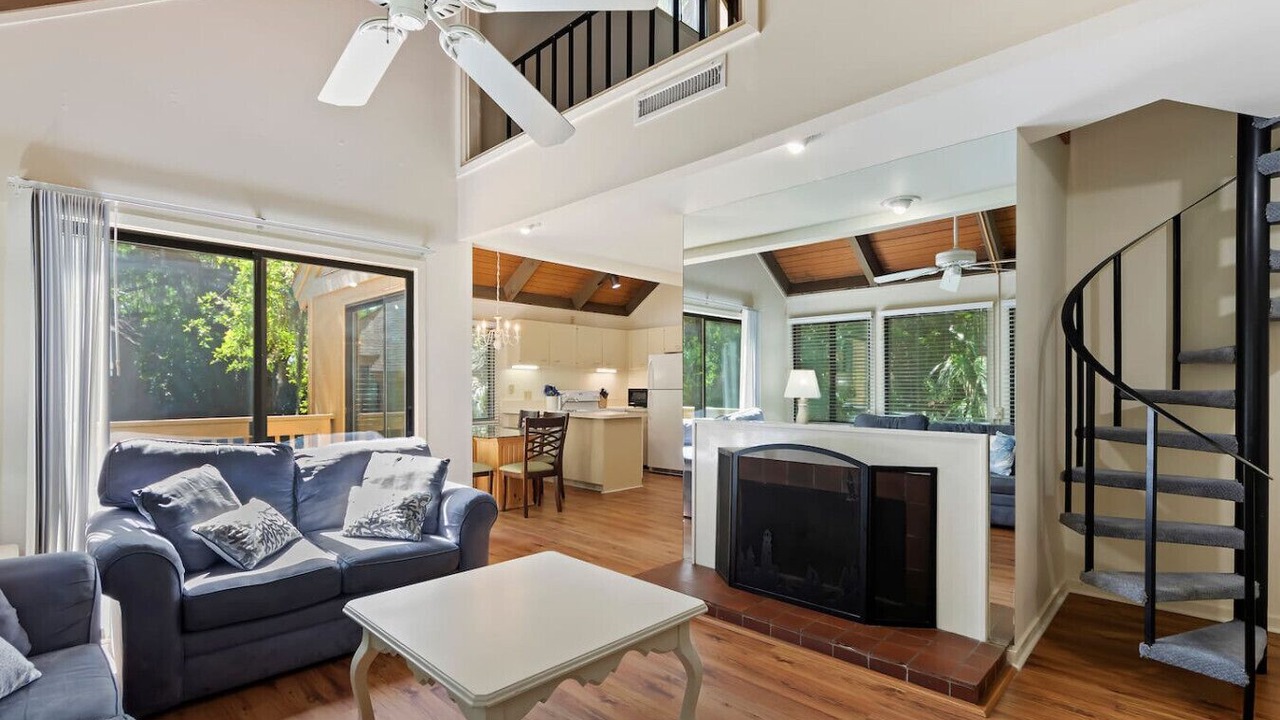 Photo of Livingroom in Night Heron