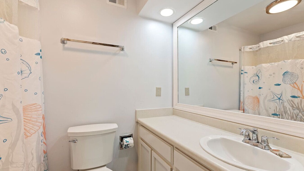 Photo of Bathroom in Night Heron