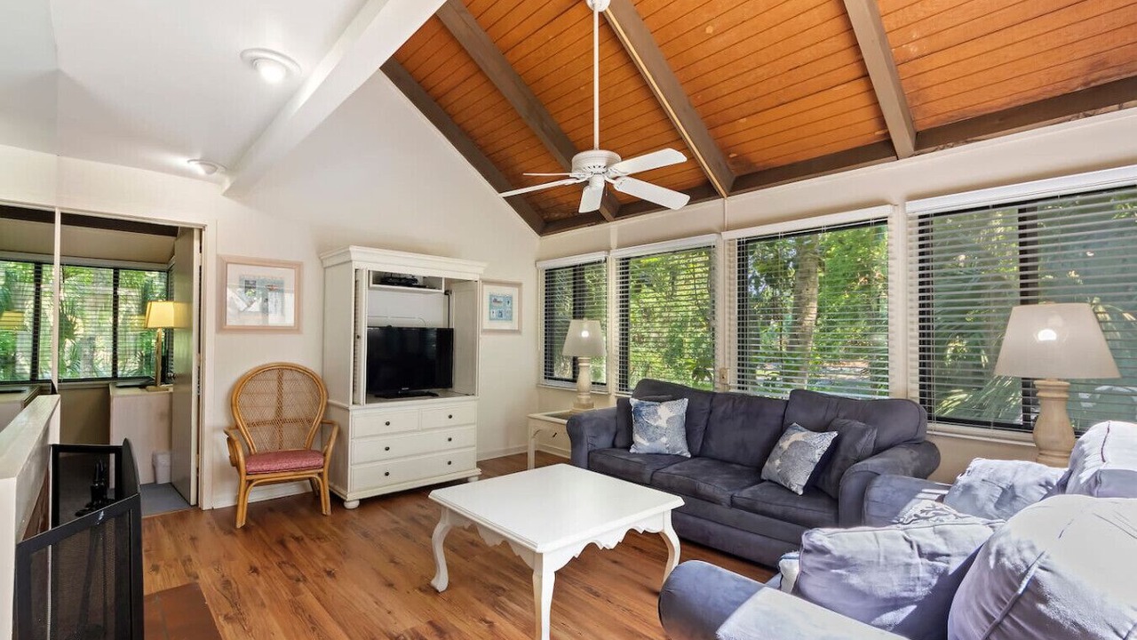 Photo of Livingroom in Night Heron