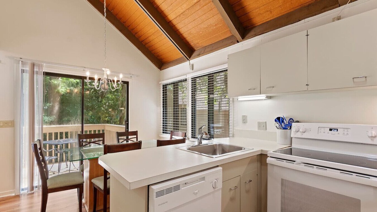 Photo of Kitchen in Night Heron