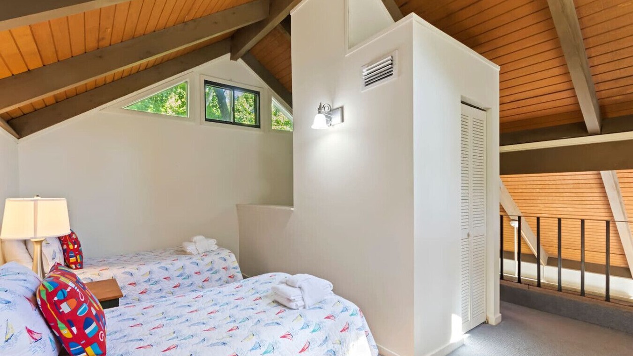 Photo of Bedroom in Night Heron
