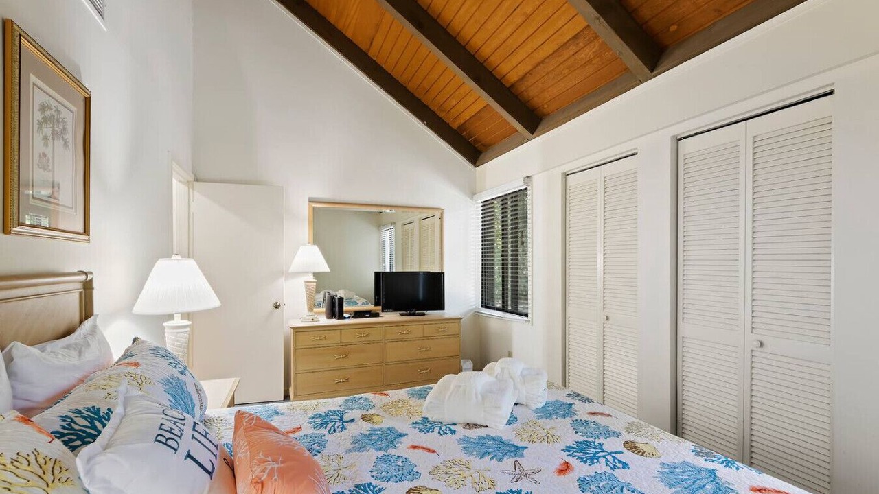 Photo of Bedroom in Night Heron