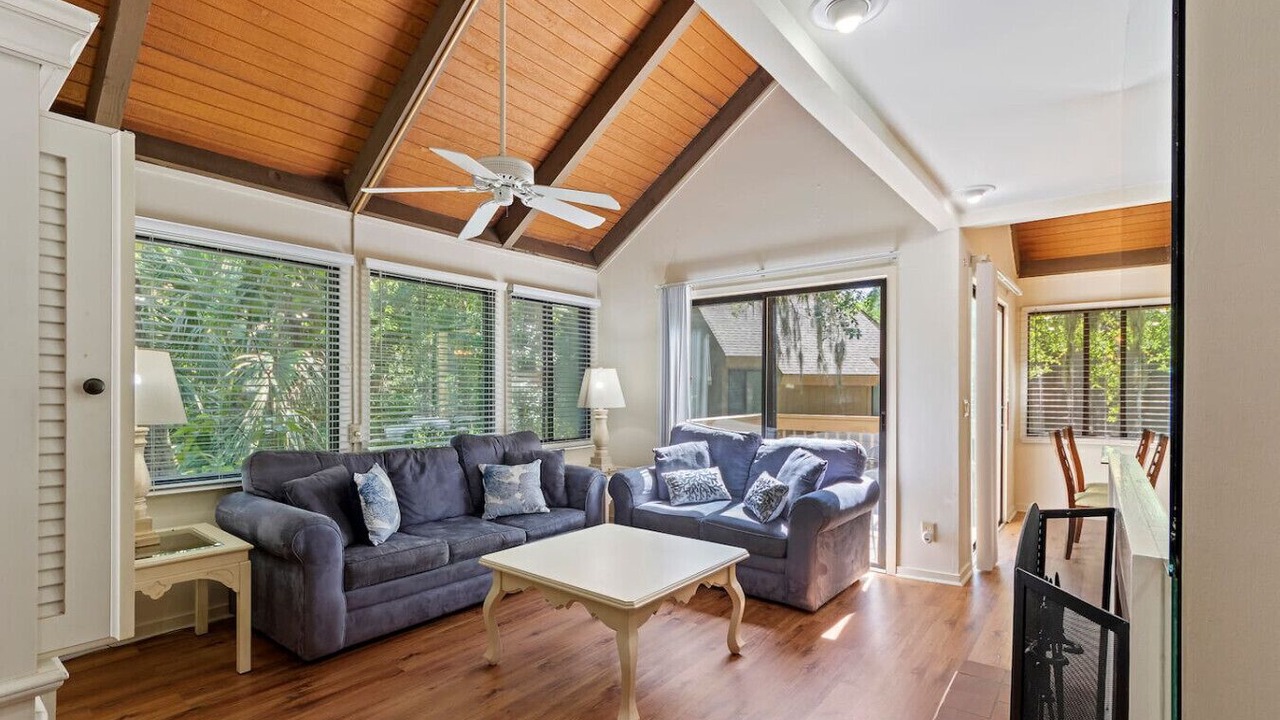 Photo of Livingroom in Night Heron