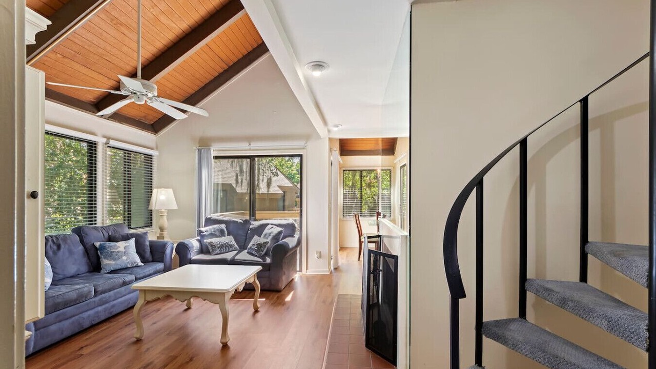 Photo of Livingroom in Night Heron