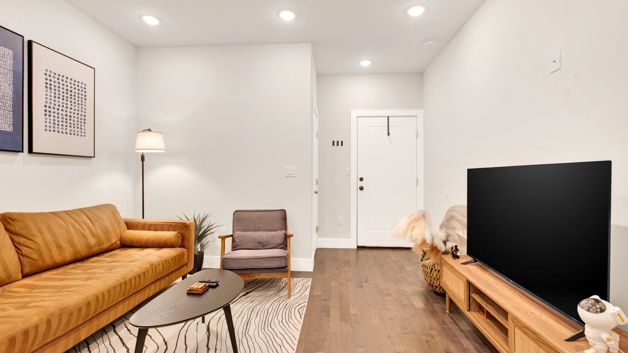 Photo of Livingroom in Center City