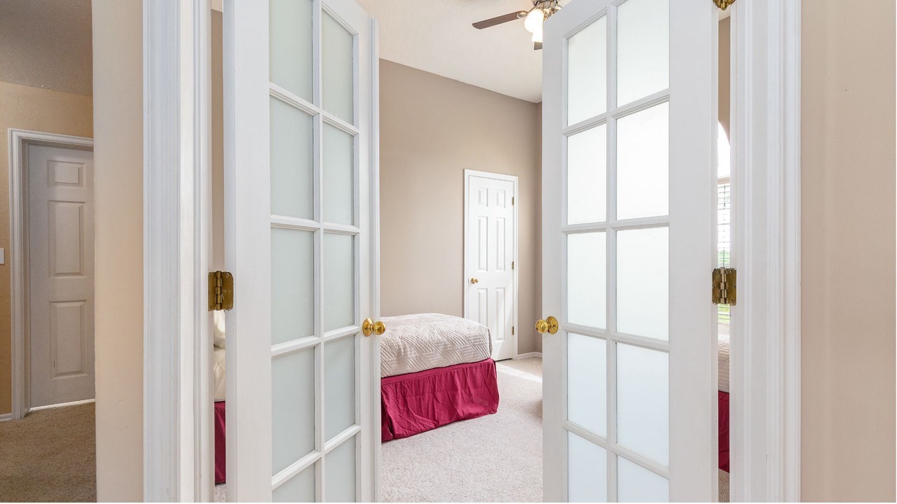 Photo of Bedroom in Grove