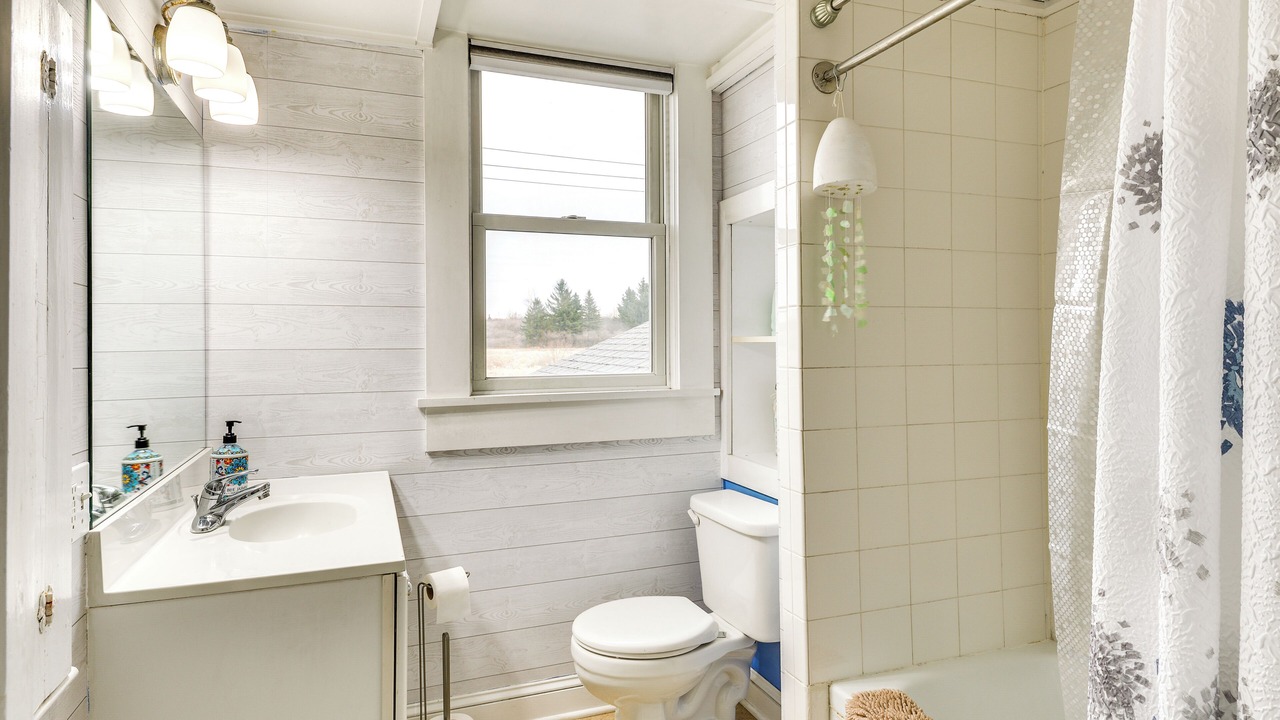 Photo of Bathroom in Cape Vincent