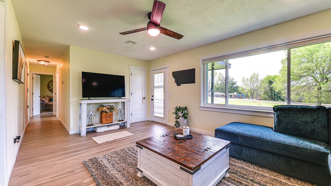 Photo of Livingroom in Tishomingo