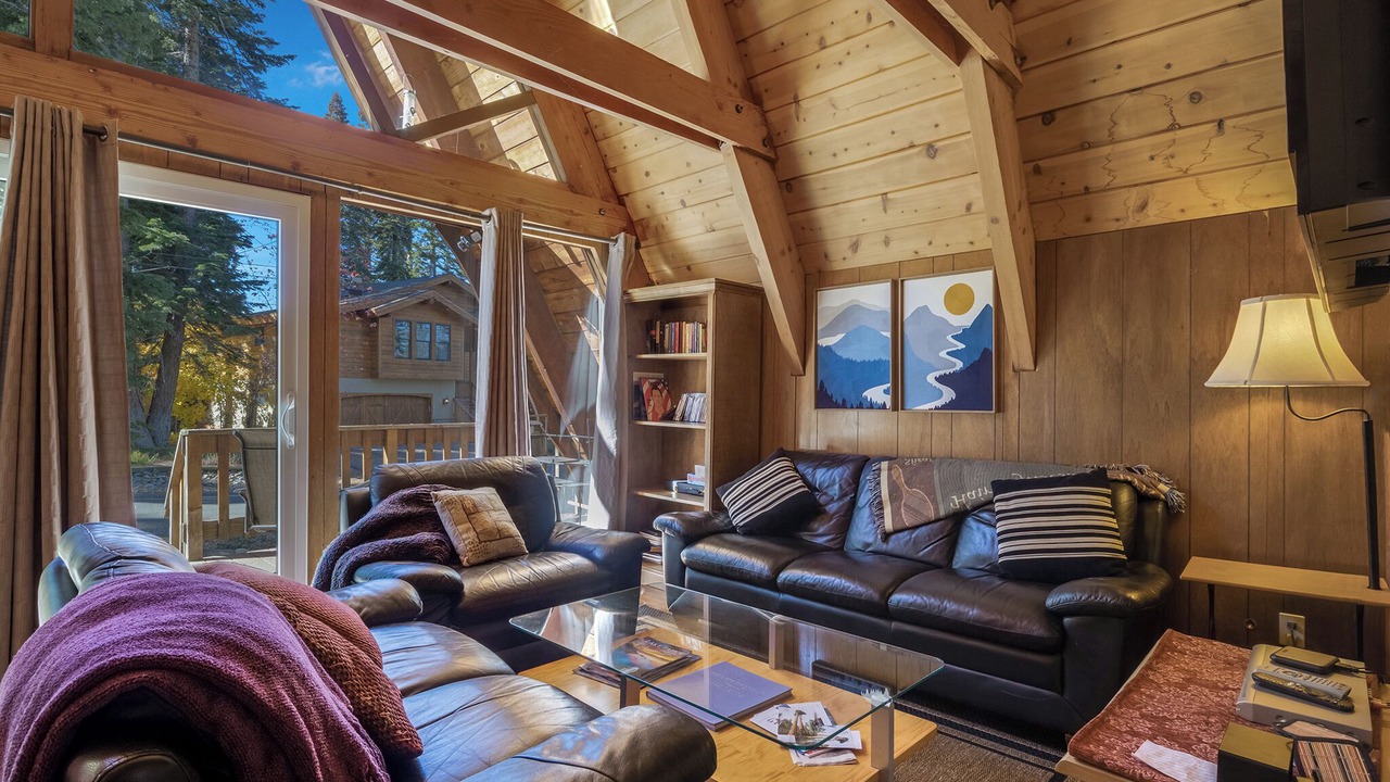 Photo of Livingroom in Comstock Acres