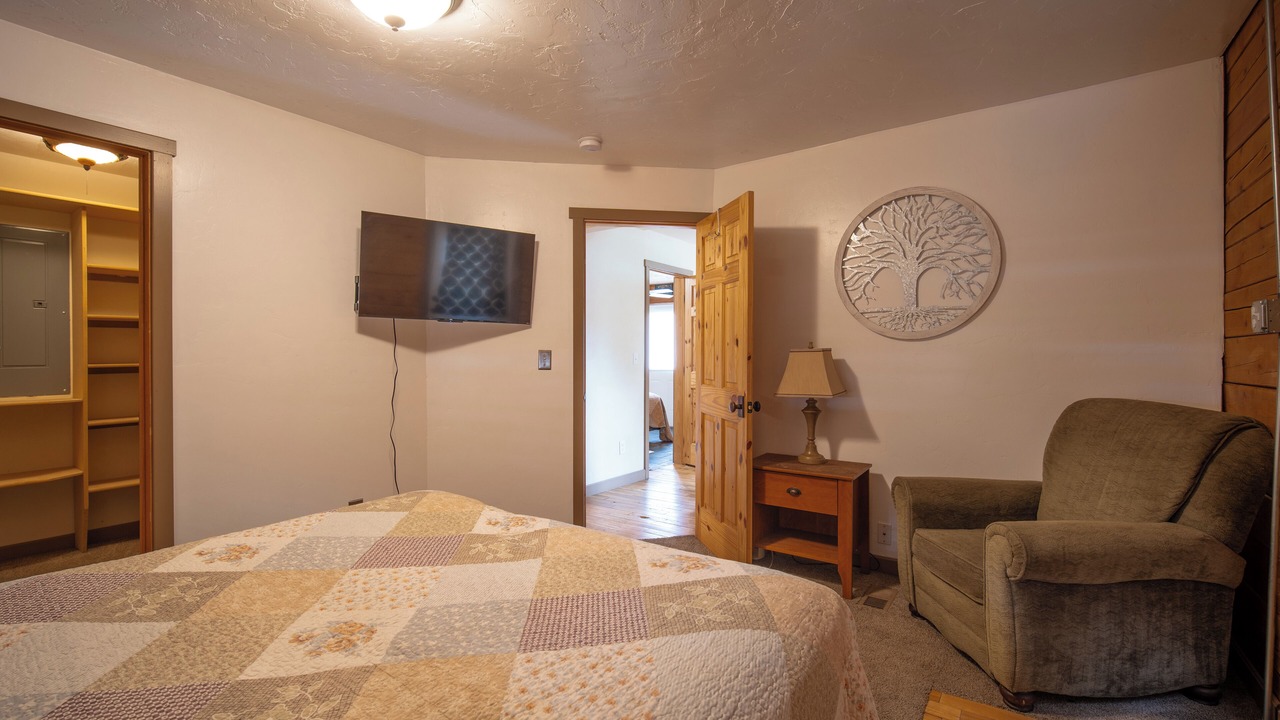 Photo of Bedroom in Cascade