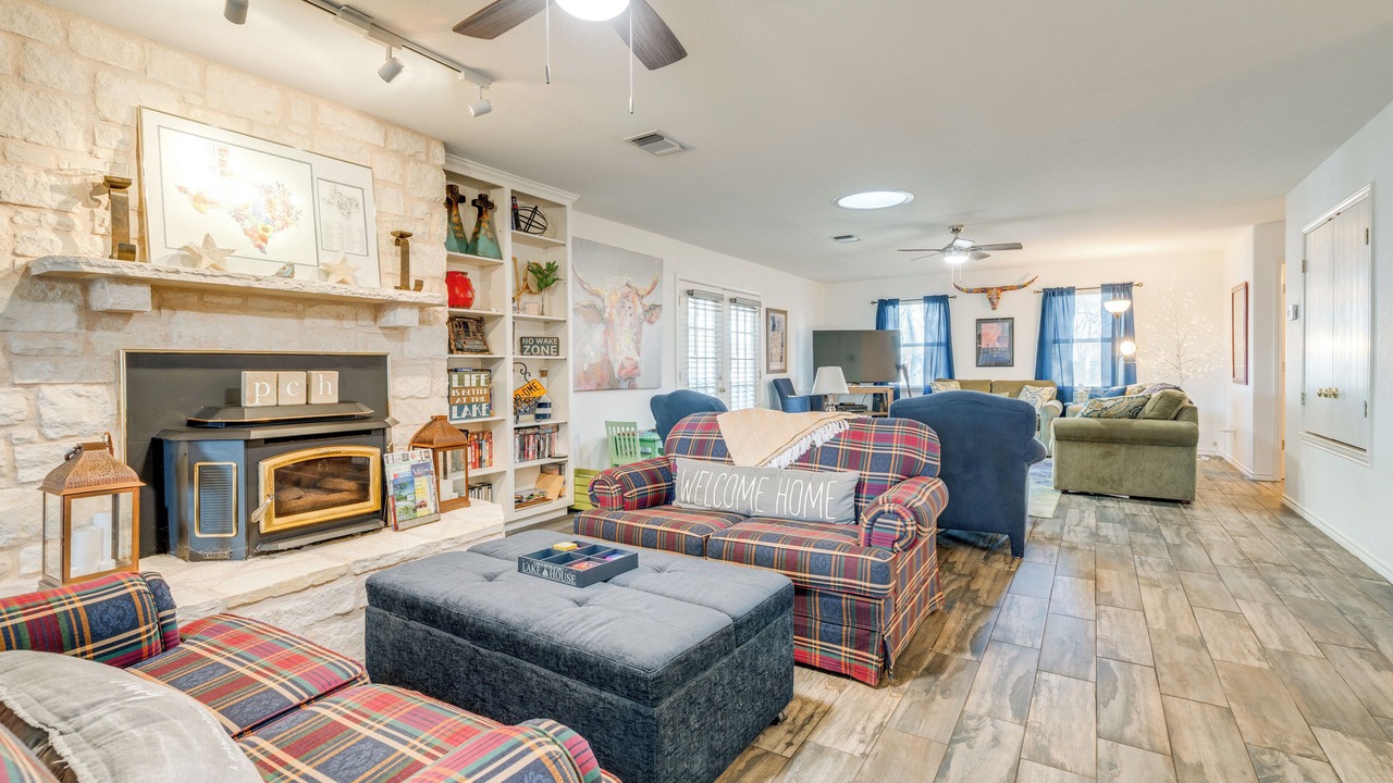 Photo of Livingroom in Horseshoe Bay