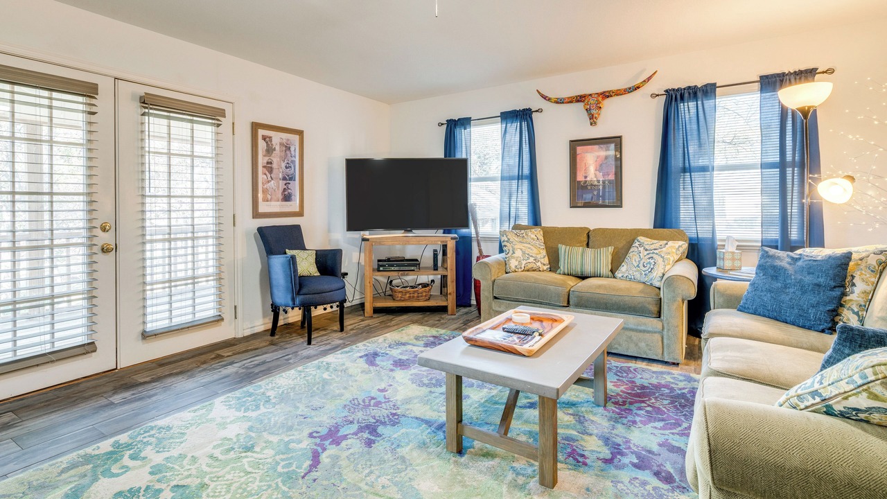 Photo of Livingroom in Horseshoe Bay