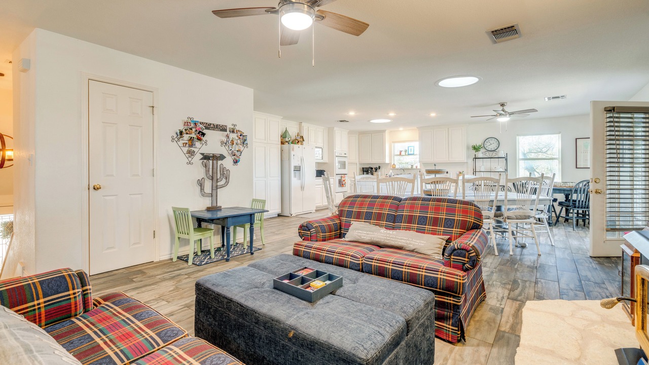 Photo of Livingroom in Horseshoe Bay