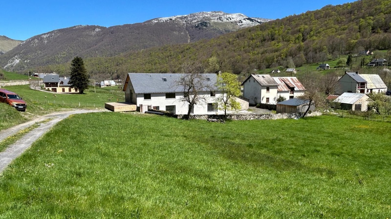 Photo of Outdoor in Campan