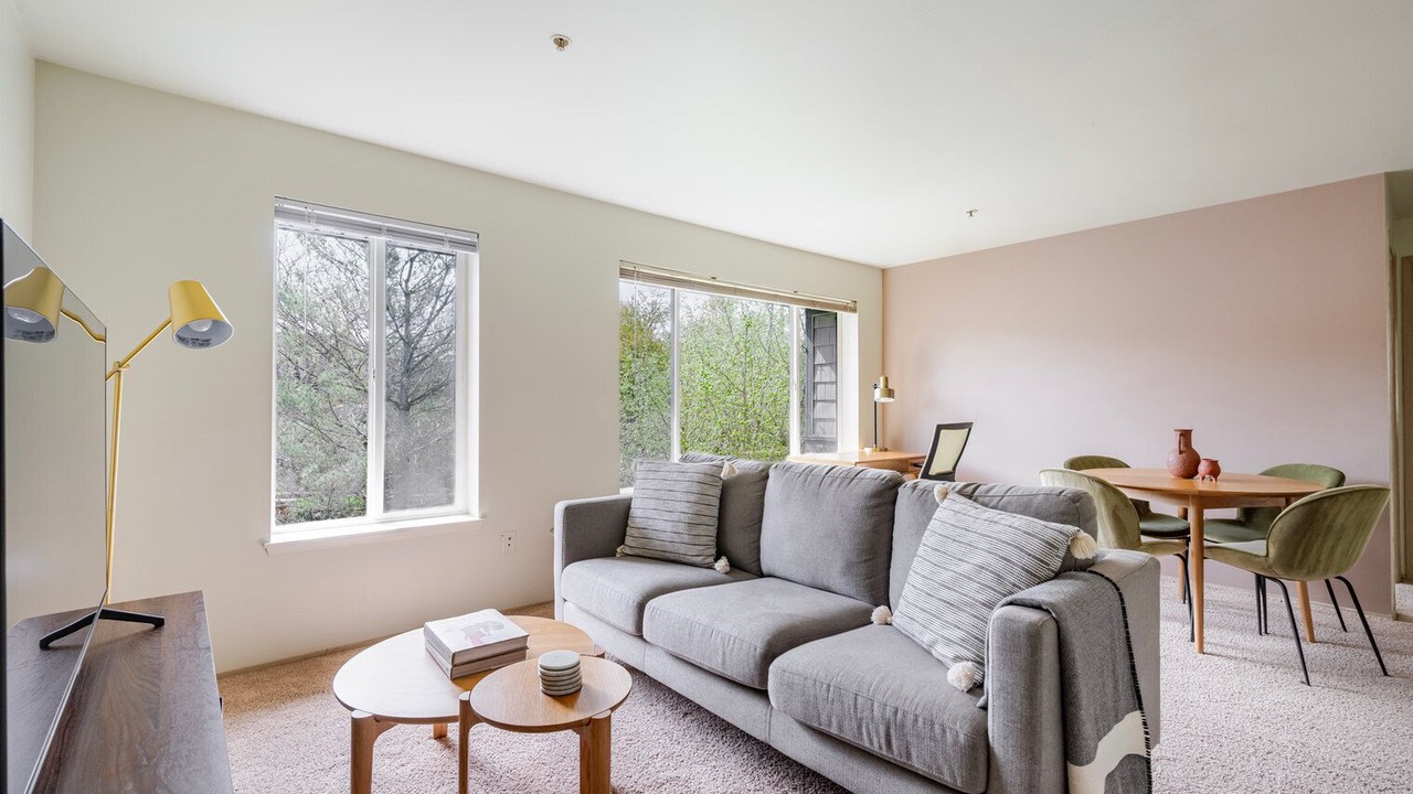 Photo of Livingroom in University District