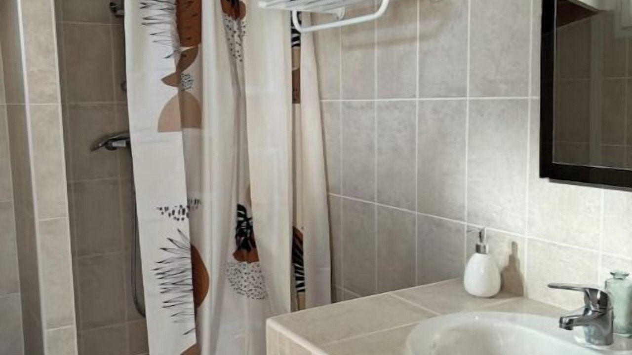 Photo of Bathroom in Lanton