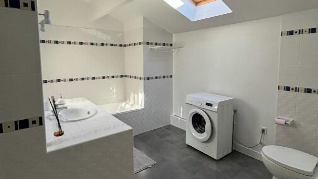 Photo of Bathroom in Lanton