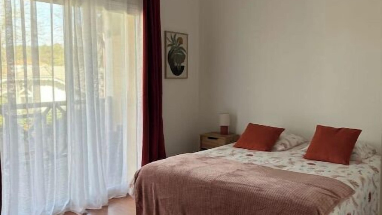 Photo of Bedroom in Lanton