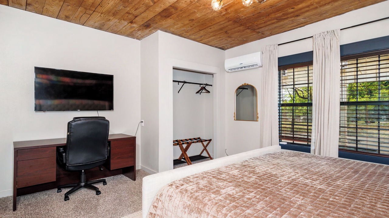 Photo of Bedroom in Brownwood