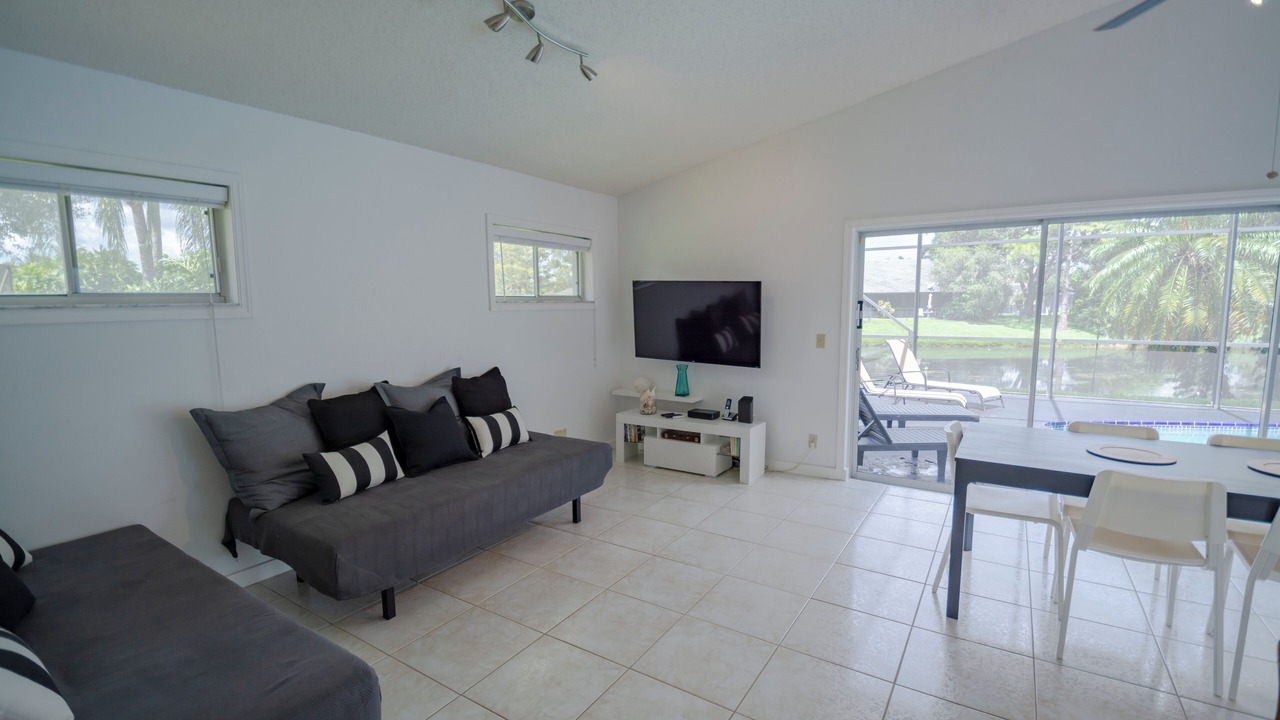 Photo of Livingroom in Greenview Shores