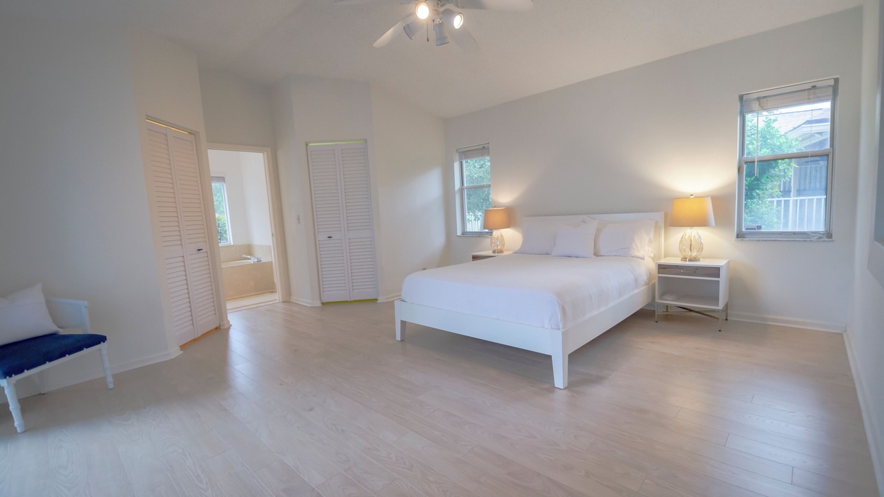 Photo of Bedroom in Greenview Shores