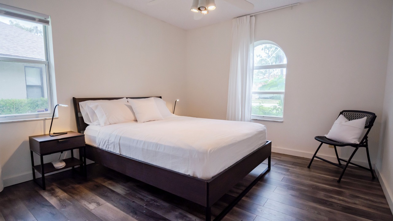 Photo of Bedroom in Greenview Shores