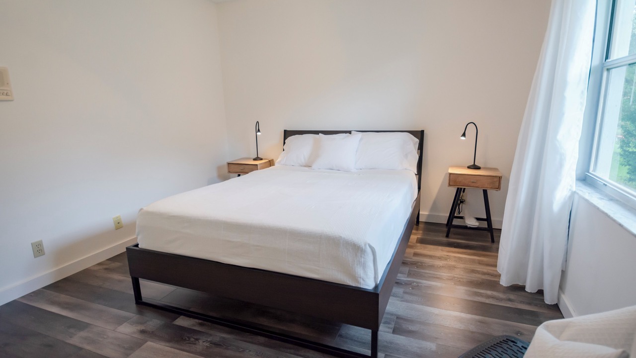 Photo of Bedroom in Greenview Shores