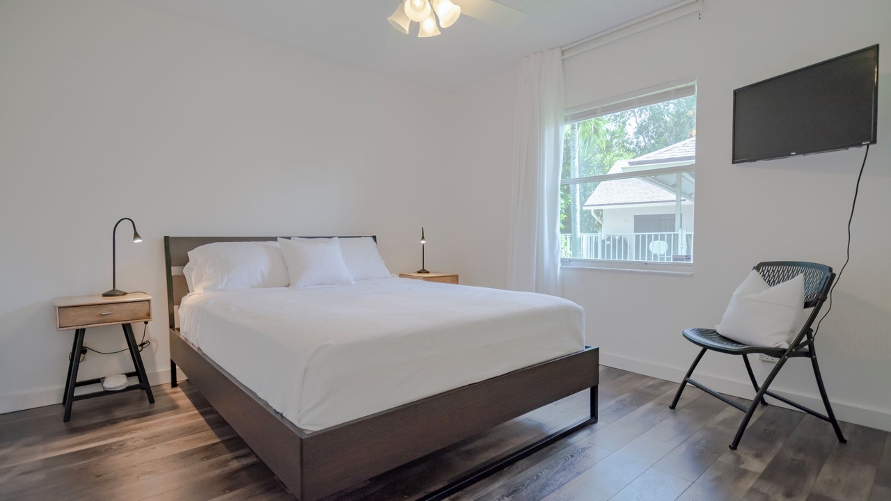 Photo of Bedroom in Greenview Shores