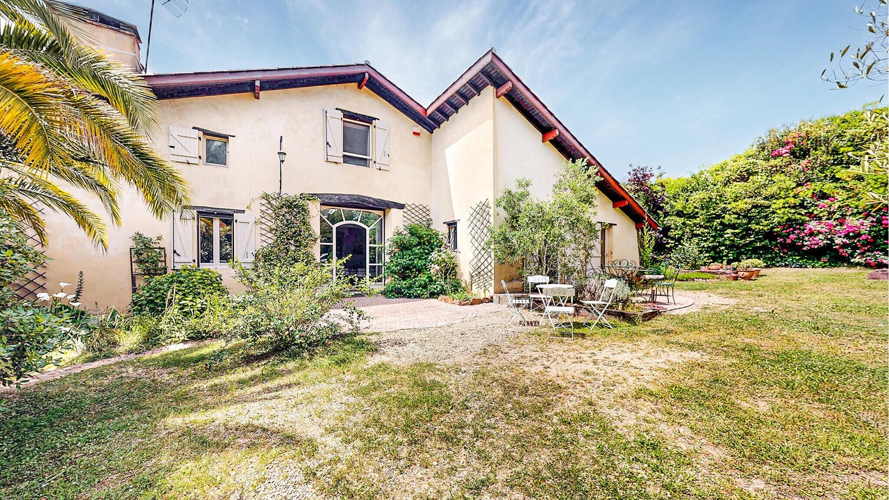 Photo of Others in Ossages