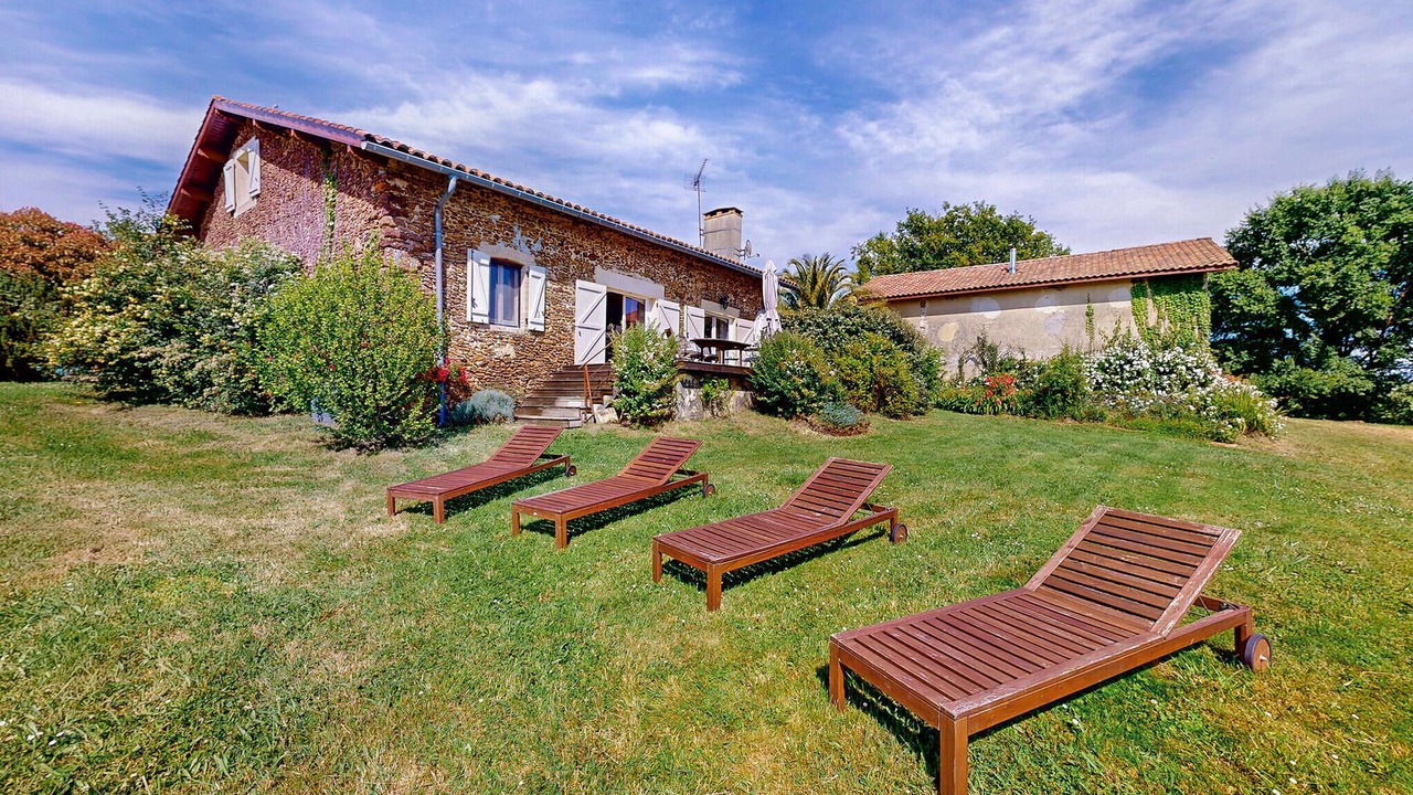 Photo of Others in Ossages