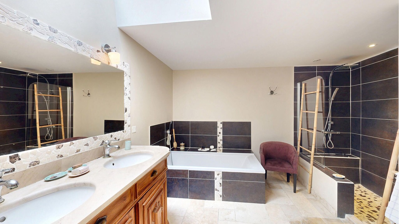 Photo of Bathroom in Ossages