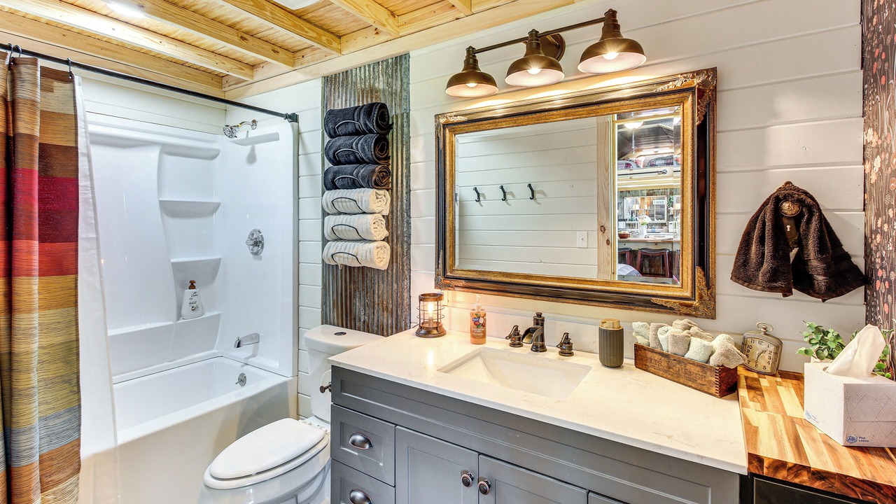 Photo of Bathroom in Curtis