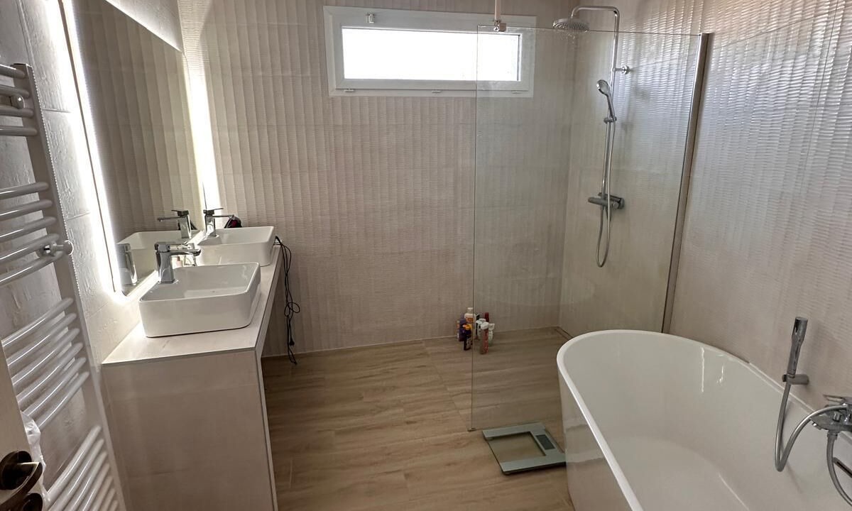 Photo of Bathroom in Travaillan