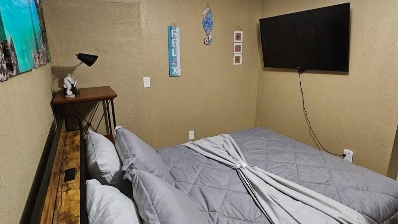 Photo of Bedroom in Bearss Plaza
