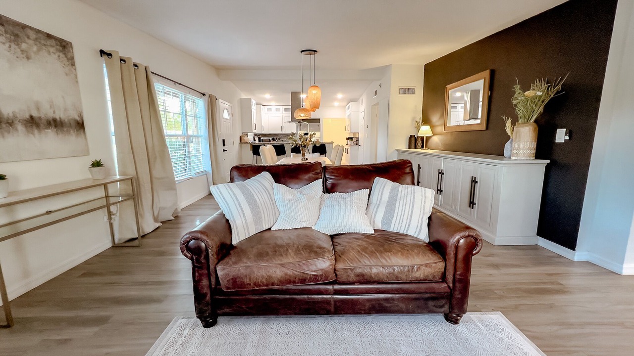 Photo of Livingroom in Dover Shores West