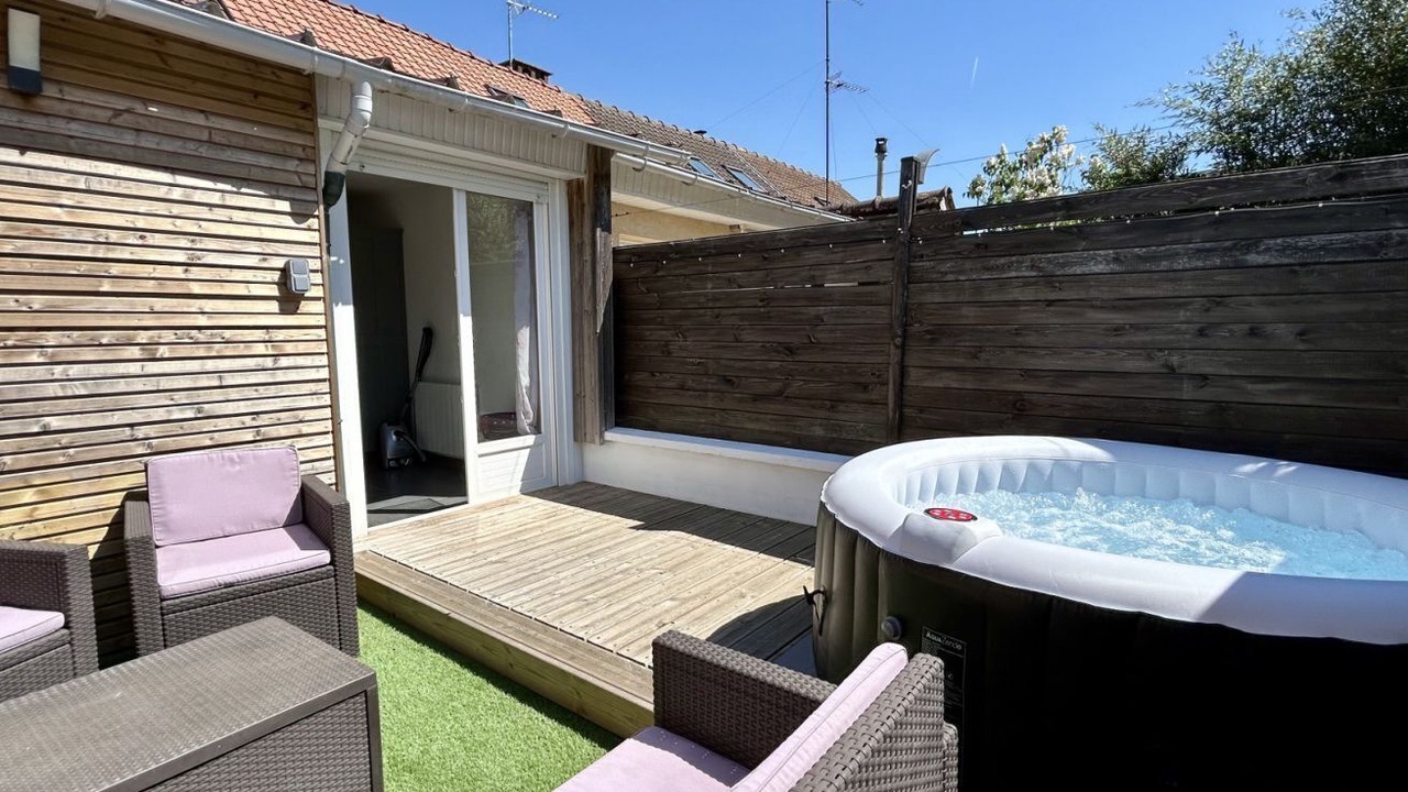 Photo of Patio Balcony in Rue