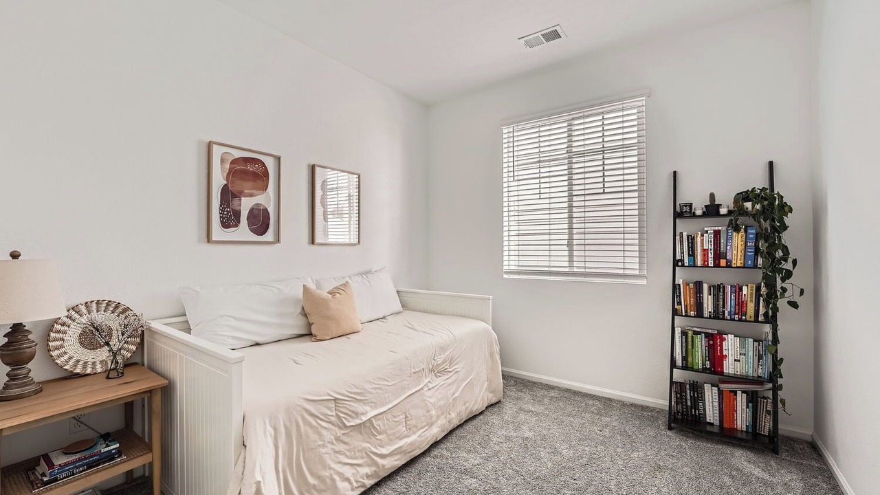 Photo of Bedroom in Aurora