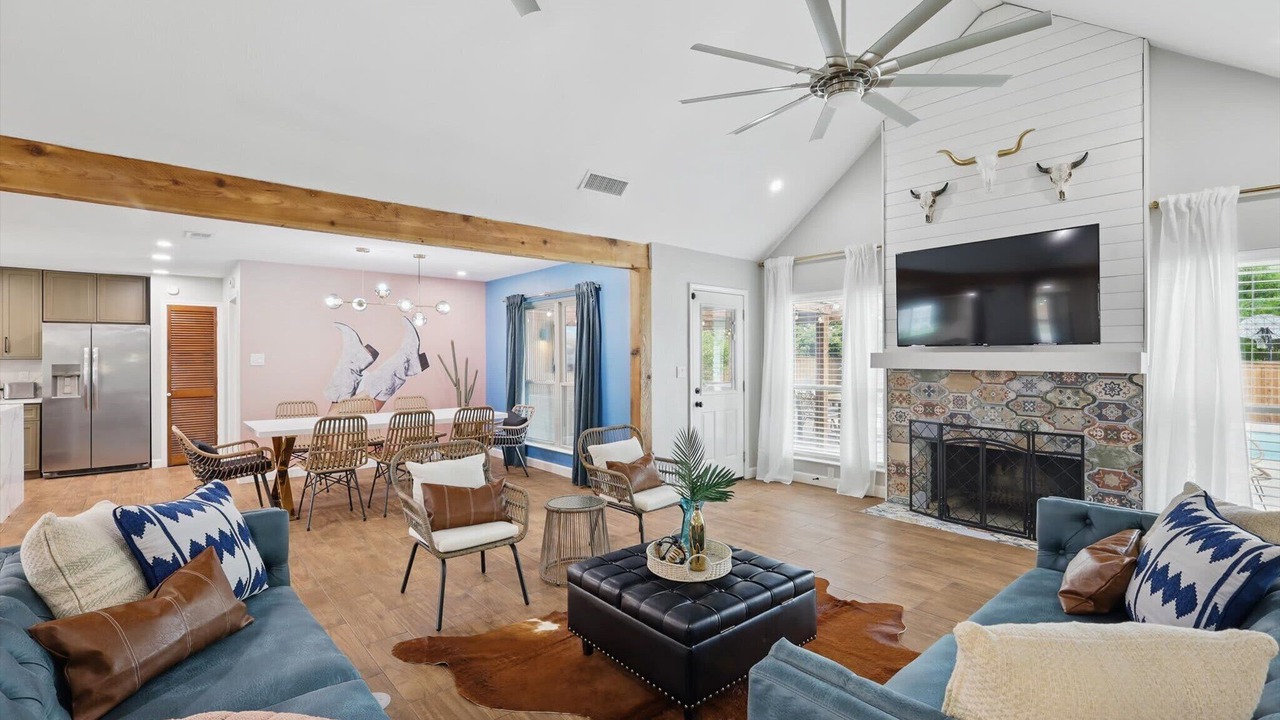 Photo of Livingroom in North Richland Hills