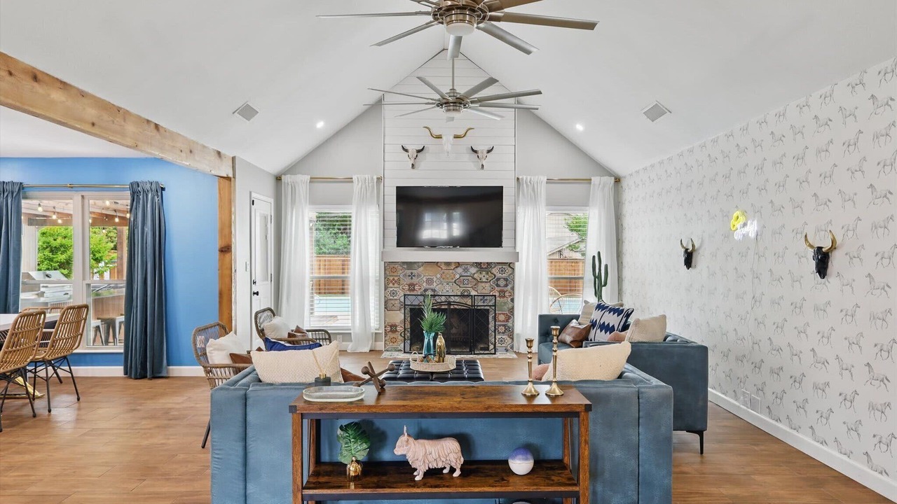 Photo of Livingroom in North Richland Hills