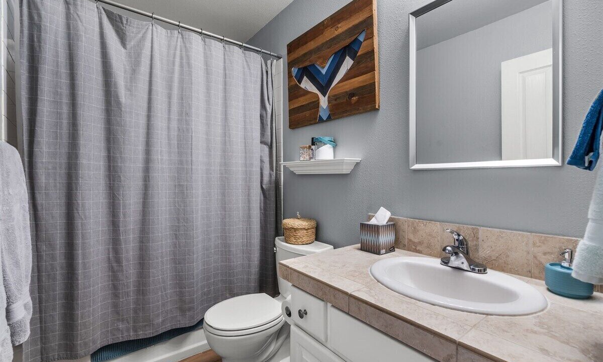 Photo of Bathroom in Larkspur