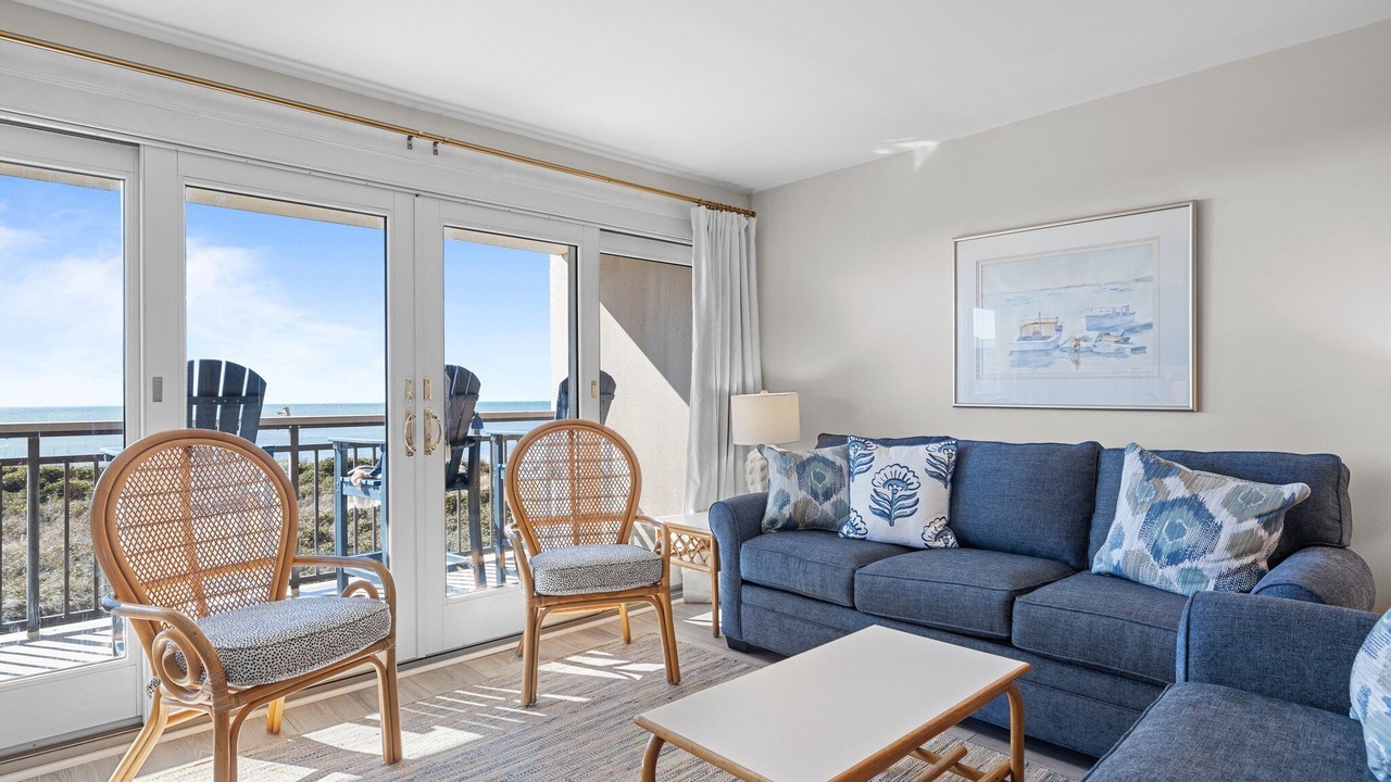 Photo of Livingroom in Pine Knoll Shores