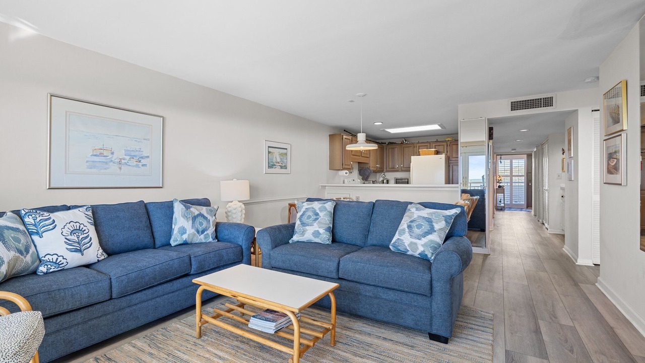 Photo of Livingroom in Pine Knoll Shores