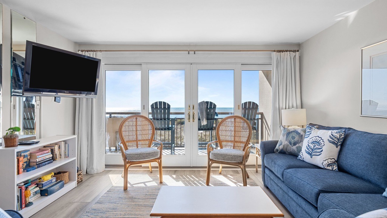 Photo of Livingroom in Pine Knoll Shores