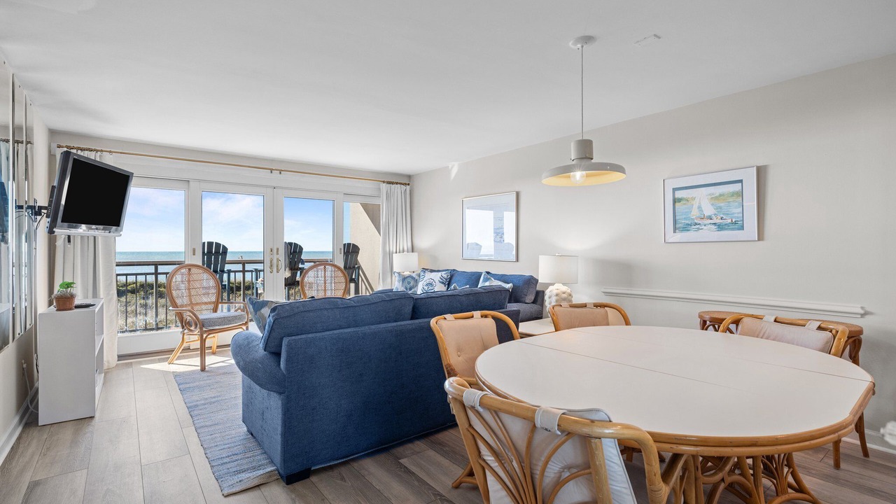 Photo of Livingroom in Pine Knoll Shores